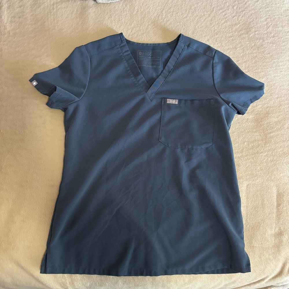 Figs navy scrub top XS technical collection